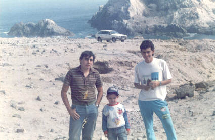 2 de los integrantes junto al hijo del gui&ntilde;a...
